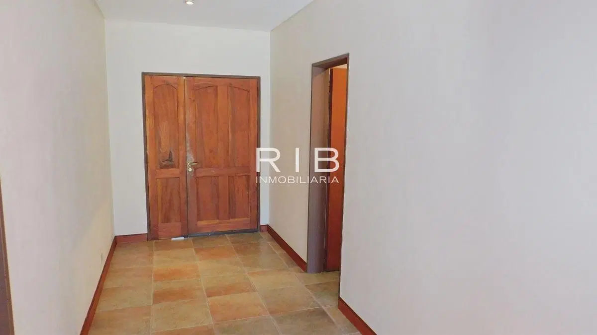 Impecable Propiedad sobre lote central 1