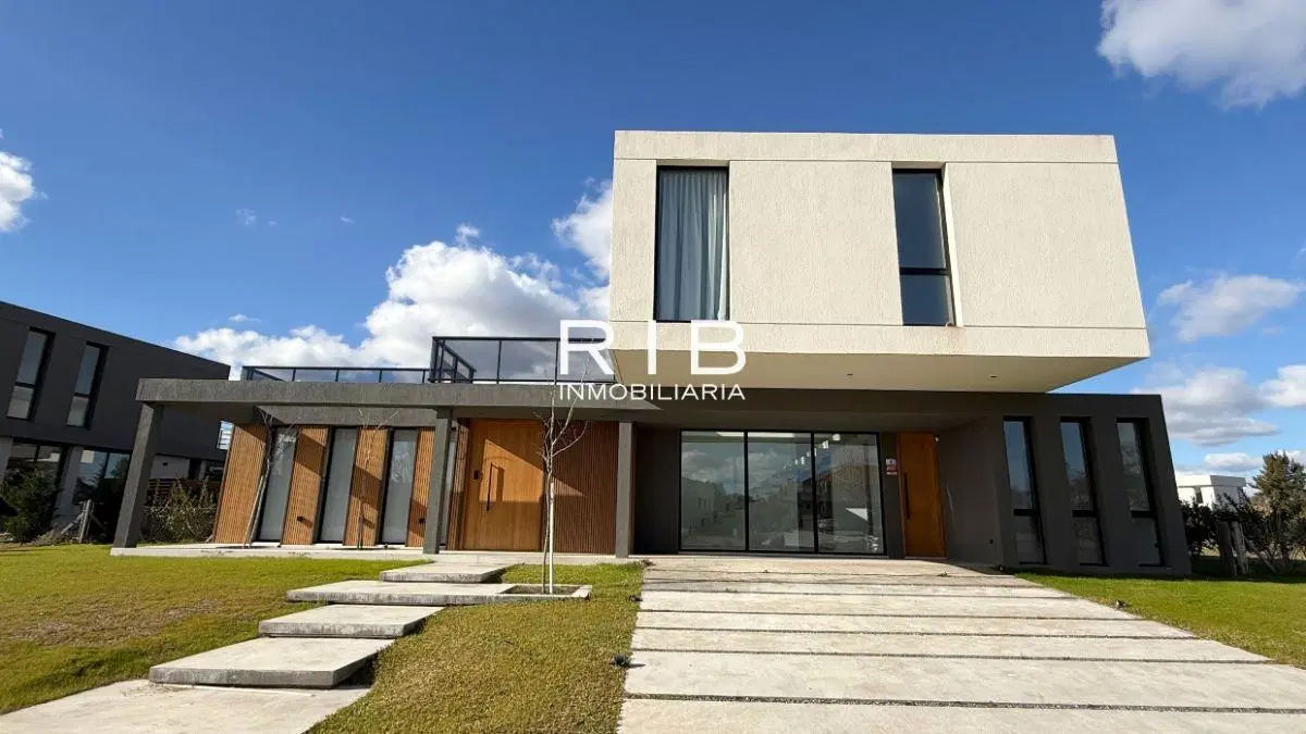 Excelente Propiedad Moderna en Barrio La Diligencia 4