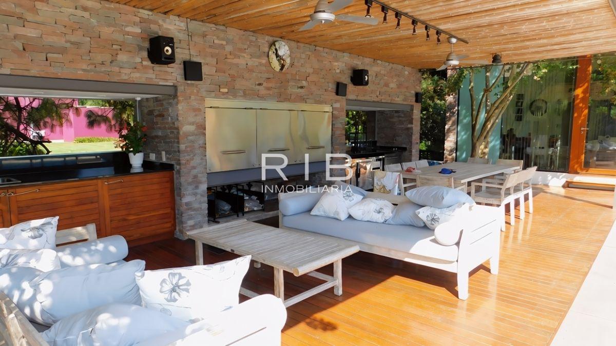 Foto de Imponente Propiedad de Estilo Clásico - Moderno Sobre 6.400 m², imagen 5