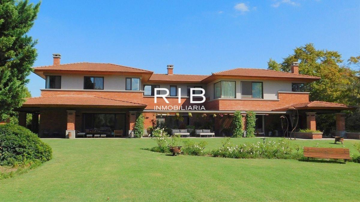 Foto de Imponente Propiedad de Estilo Clásico - Moderno Sobre 6.400 m², imagen 1