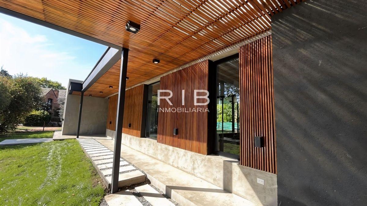 Foto de Excelente Propiedad Moderna sobre 1030 m2, imagen 3