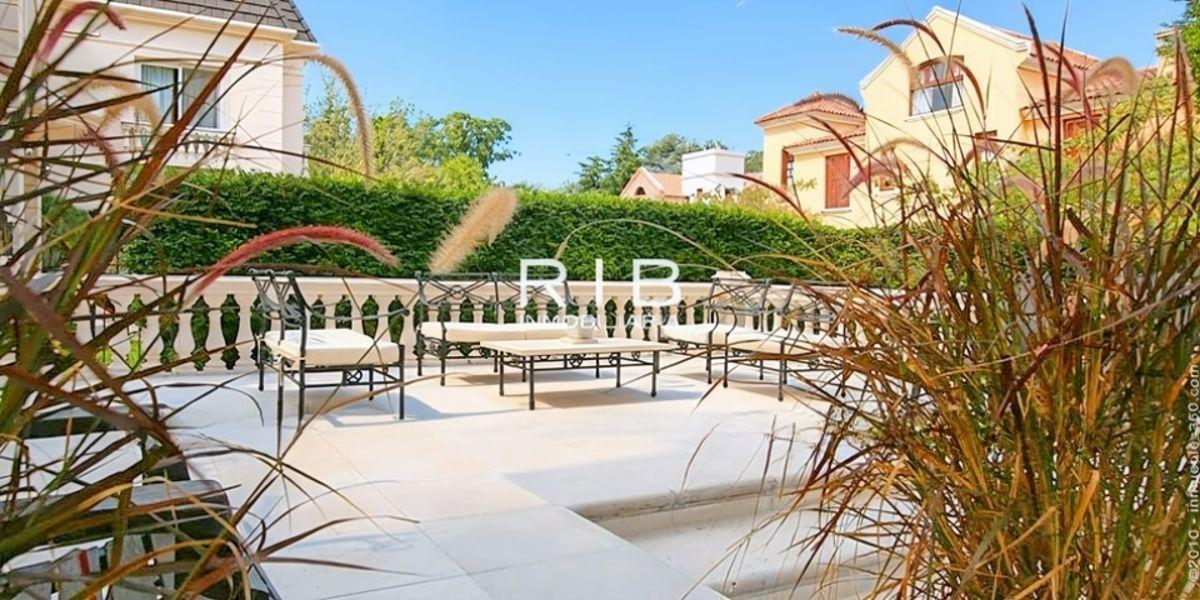 Foto de Excelente Propiedad Francesa con 5 dormitorios sobre 860 m2 - La, imagen 2