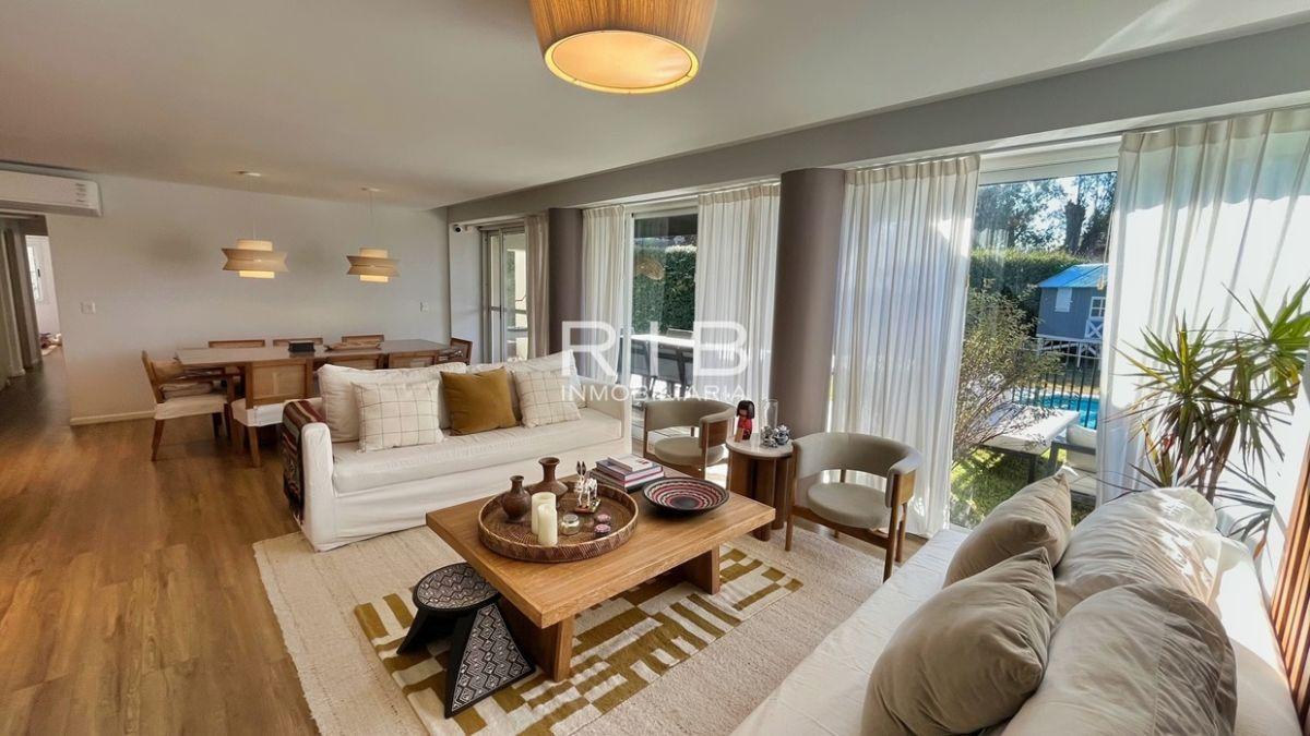 Foto de Con Renta - Propiedad remodelada a nuevo en excelente ubicación, imagen 3