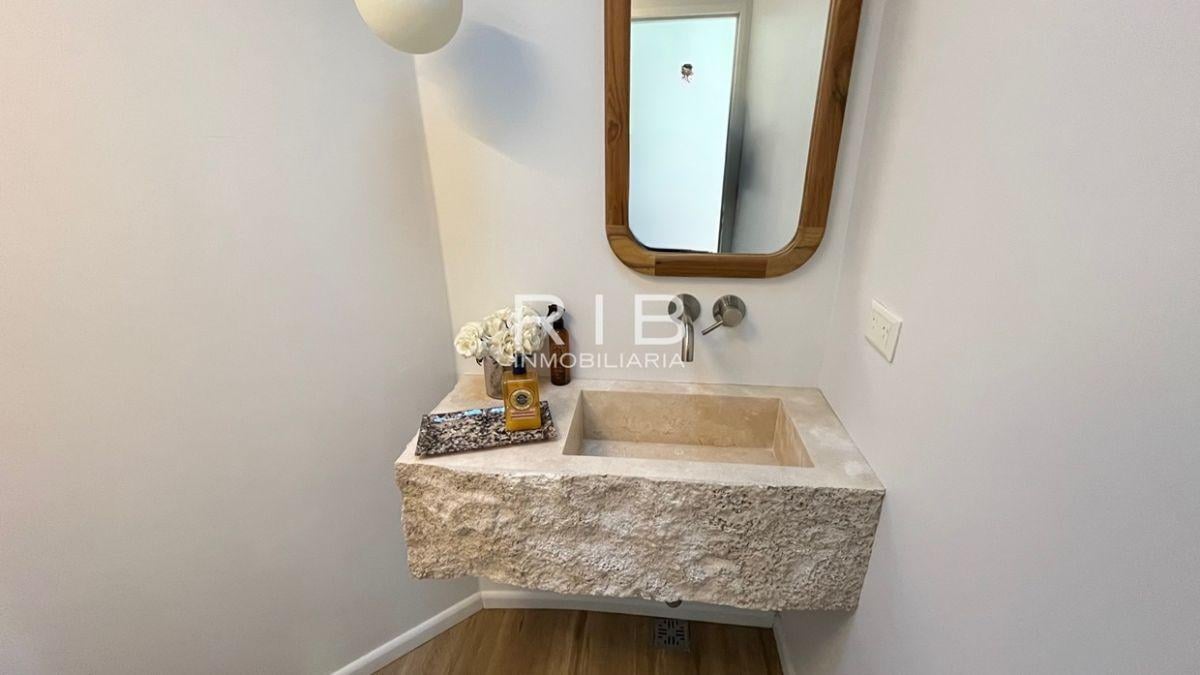 Foto de Con Renta - Propiedad remodelada a nuevo en excelente ubicación, imagen 2