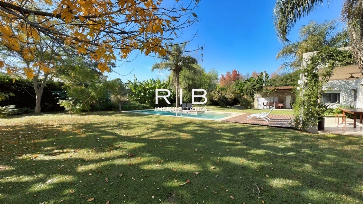 Foto de Propiedad Moderna sobre 1700 m2 - Barrio Privado Villa Rosa, imagen 4