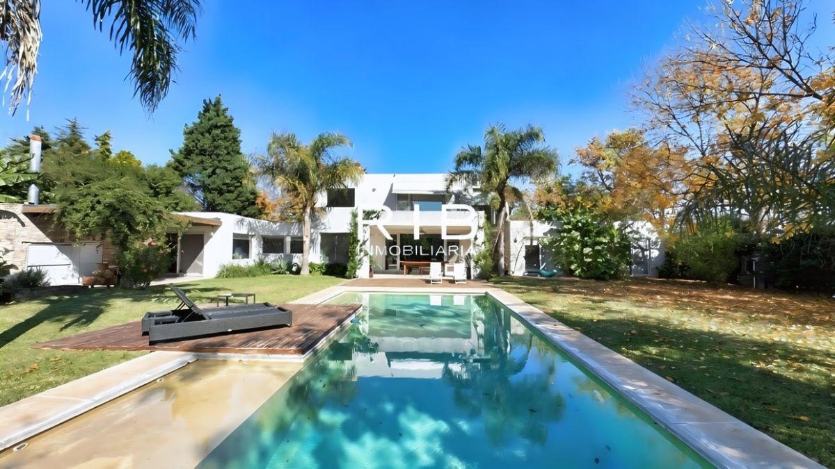 Foto de Propiedad Moderna sobre 1700 m2 - Barrio Privado Villa Rosa, imagen 1