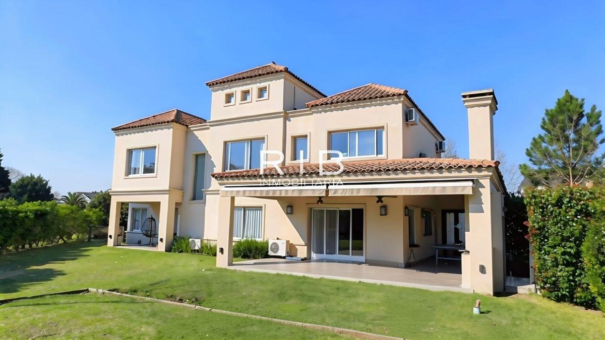 Foto de Impecable Propiedad Neoclásica - En Venta con Renta, imagen 3