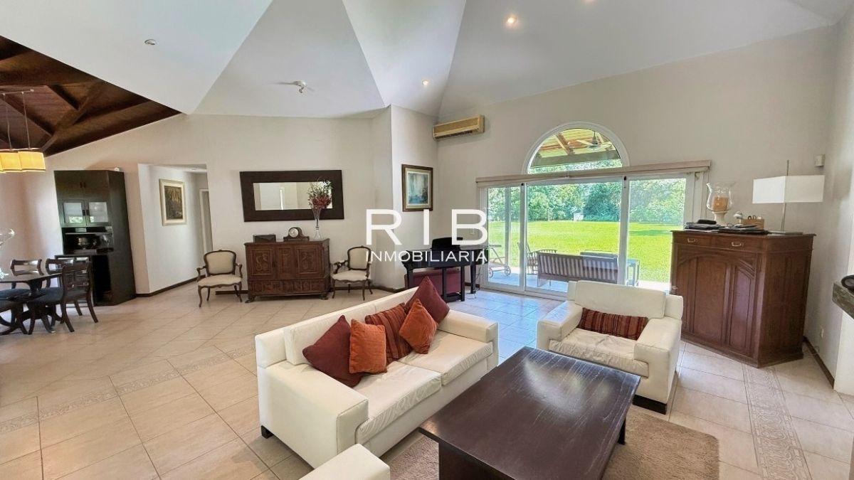 Foto de Excelente Casa de 4 dormitorios sobre lote de 2079 m2, imagen 3