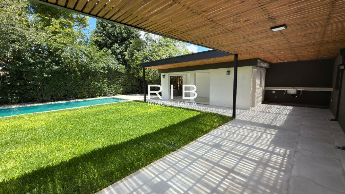 Foto de Con Renta - Impecable Propiedad Moderna, imagen 2
