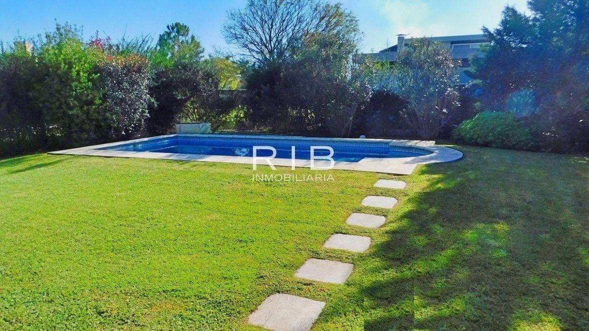 Foto de Impecable Propiedad sobre lote central, imagen 3