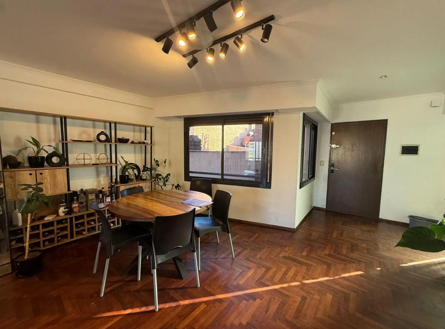 VENTA| Depto APTO CREDITO 3 dormitorios  CON 2 COCHERAS en Nueva Córdoba - TAP8006371 2