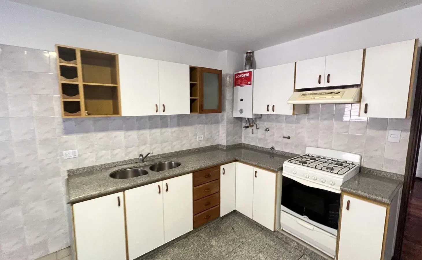 ALQUILER| Departamento 3 Dormitorios CON COCHERA en Cofico - TAP6057479 2