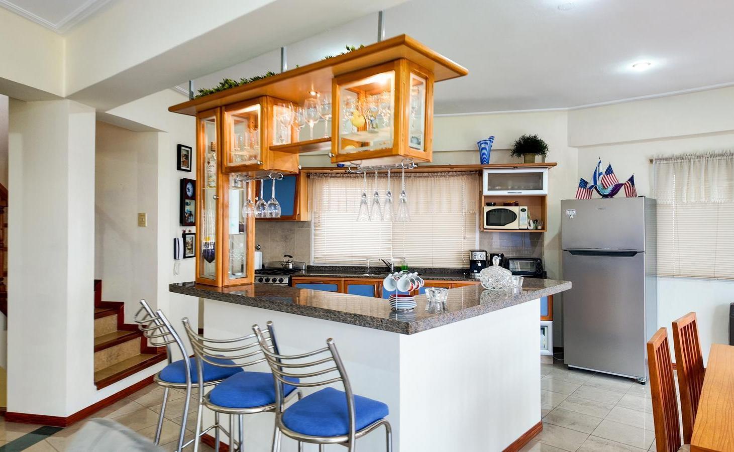 Foto de VENTA| Exclusiva casa con 4 plantas, 4 dormitorios, quincho y pileta en, imagen 3