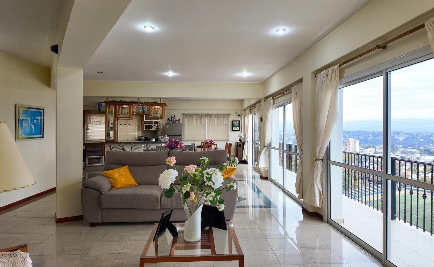 VENTA| CASA de 4 PLANTAS 4 Dormitorios- QUNCHO y PILETA en LA CUESTA - CARLOS PAZ-THO8092404
