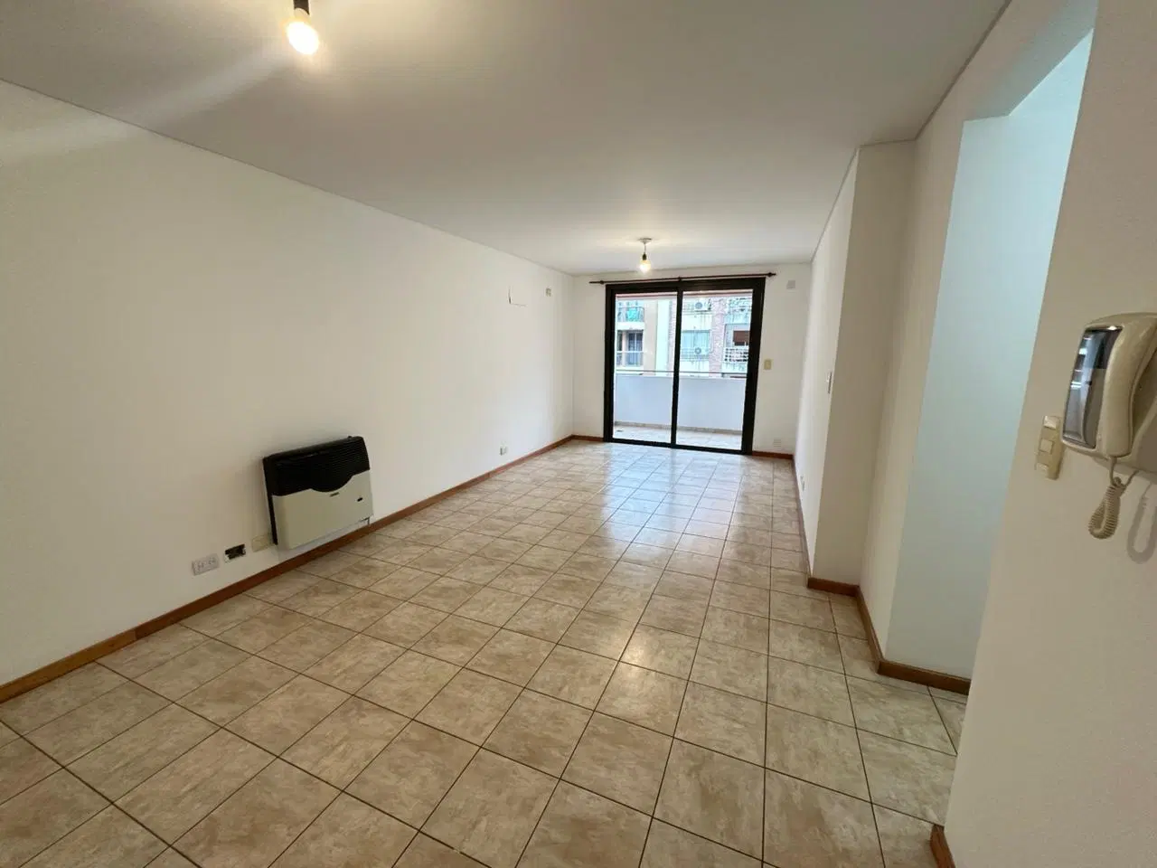 ALQUILER| Departamento 2 Dormitorios con COCHERA en NUEVA CÓRDOBA - TAP8098186 2