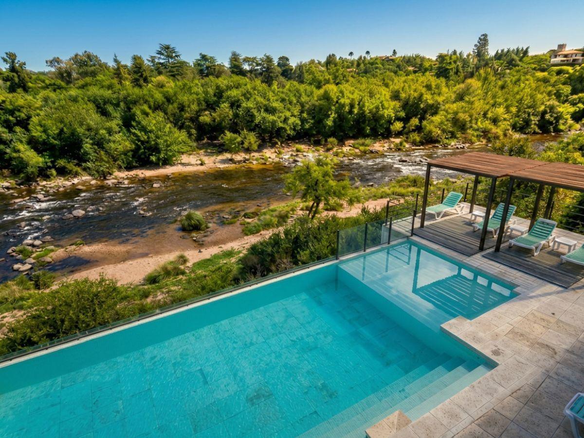 VENTA| Complejo Hotelero en VillaIcho Cruz Frente Al Río - Spa y Piscina - THL8361714