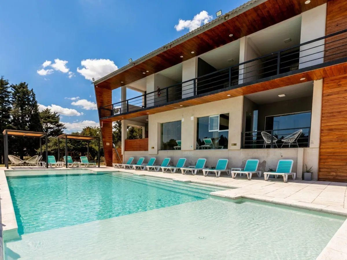 VENTA| Complejo Hotelero en VillaIcho Cruz Frente Al Río - Spa y Piscina  - THL8361714 4
