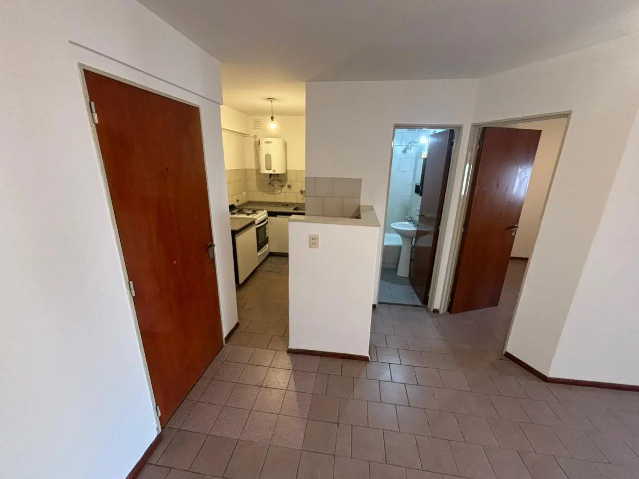 ALQUILER| Departamento 1 Dorm. con Balcón contra-frente en barrio Centro - TAP8409498 4