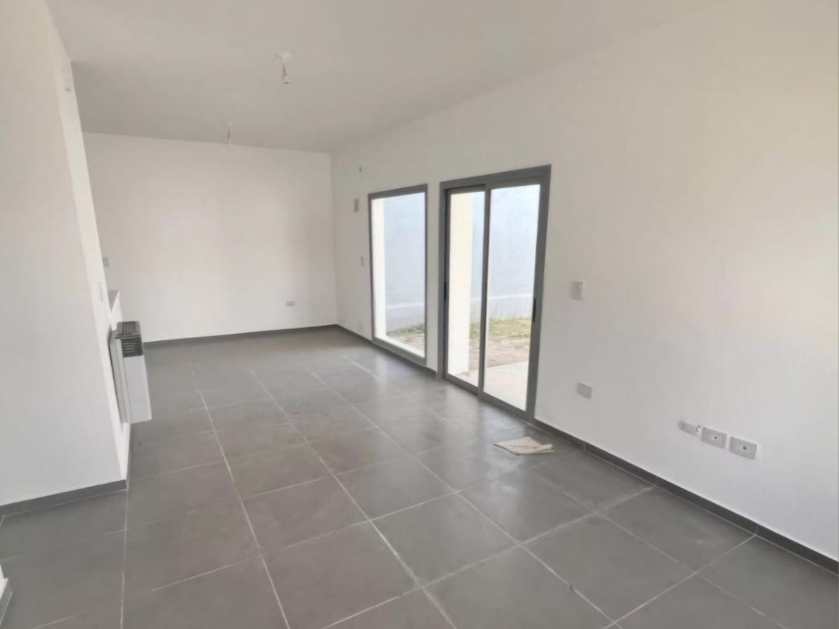 Foto de VENTA | Dúplex 3 Dormitorios con Quincho y Pileta en La Calera B°, imagen 1