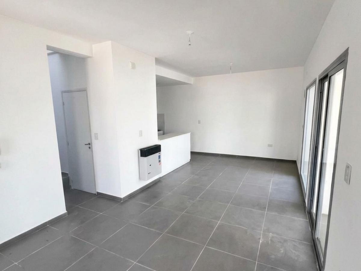 Foto de VENTA | Dúplex 3 Dormitorios con Quincho y Pileta en La Calera B°, imagen 2