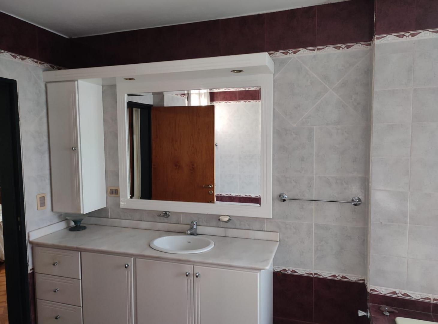 Foto de VENTA | Casa 4 dorm, 3 baños - 400 m² con quincho, patio y apta crédito, imagen 2