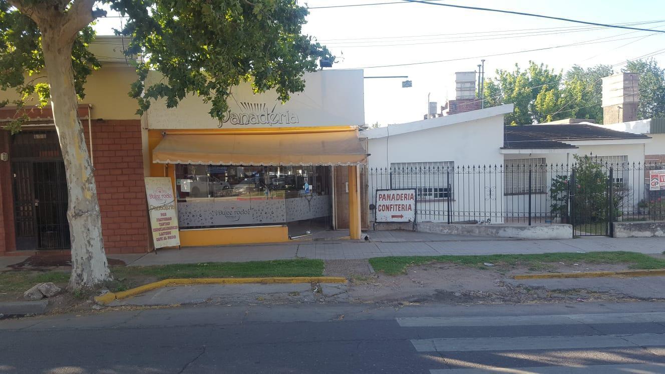 Foto de VENTA | Casa 3 dorm, 1 baño - Amplia, con cochera y local comercial, imagen 2