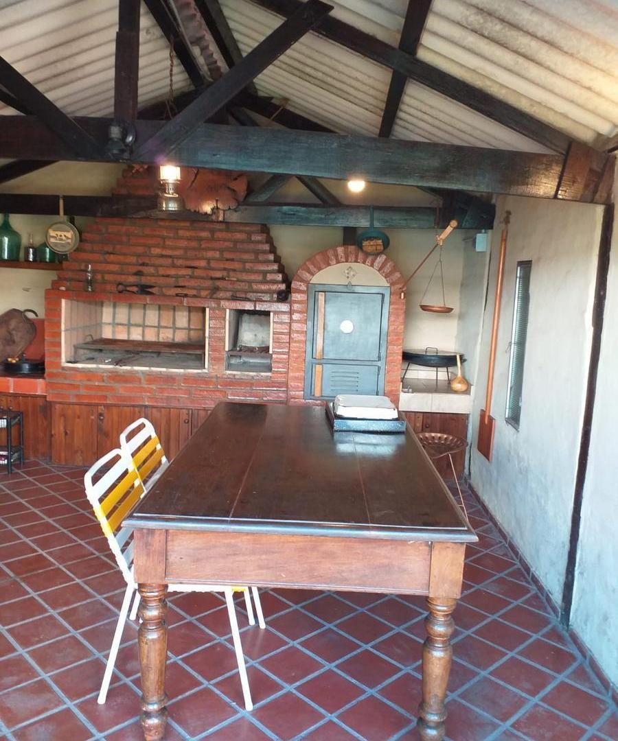 Foto de VENTA | Casa 3 dorm, 2 baños - Con quincho y patio de 60 m² en B°, imagen 1