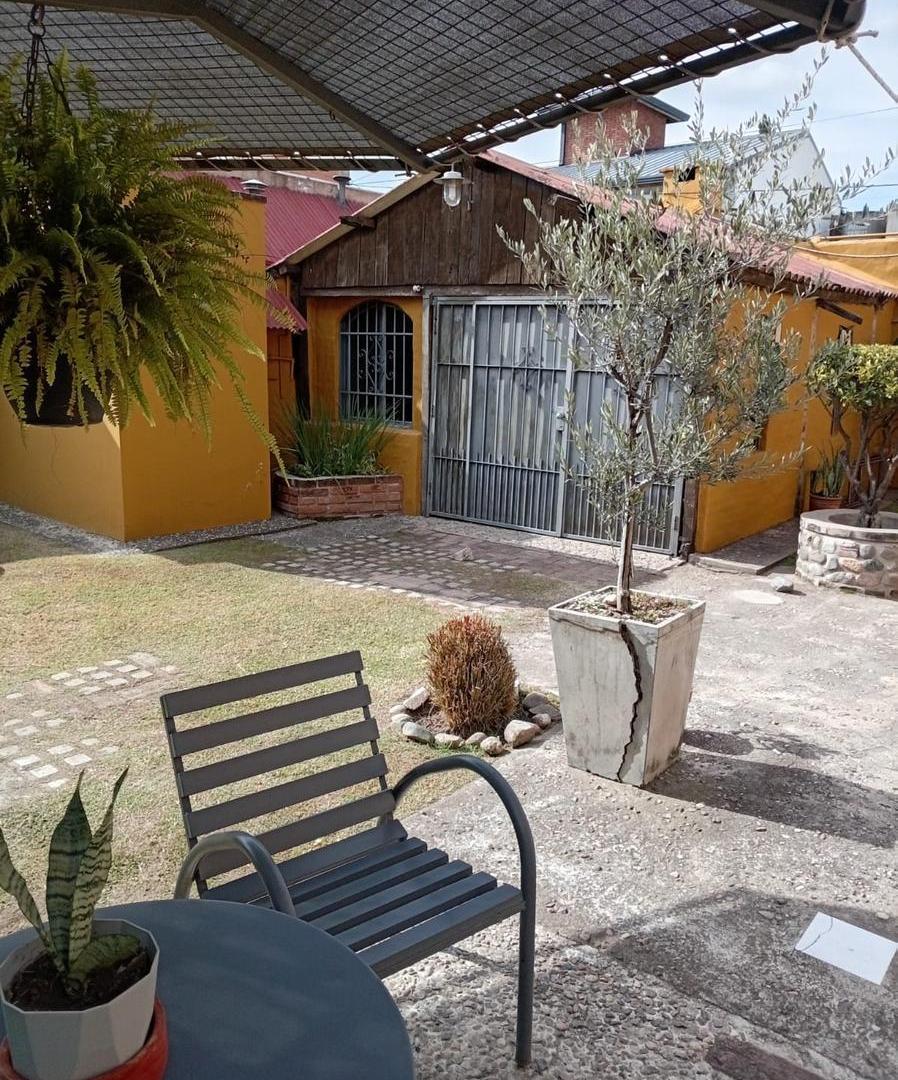 Foto de VENTA | Casa 3 dorm, 2 baños - Con quincho y patio de 60 m² en B°, imagen 2