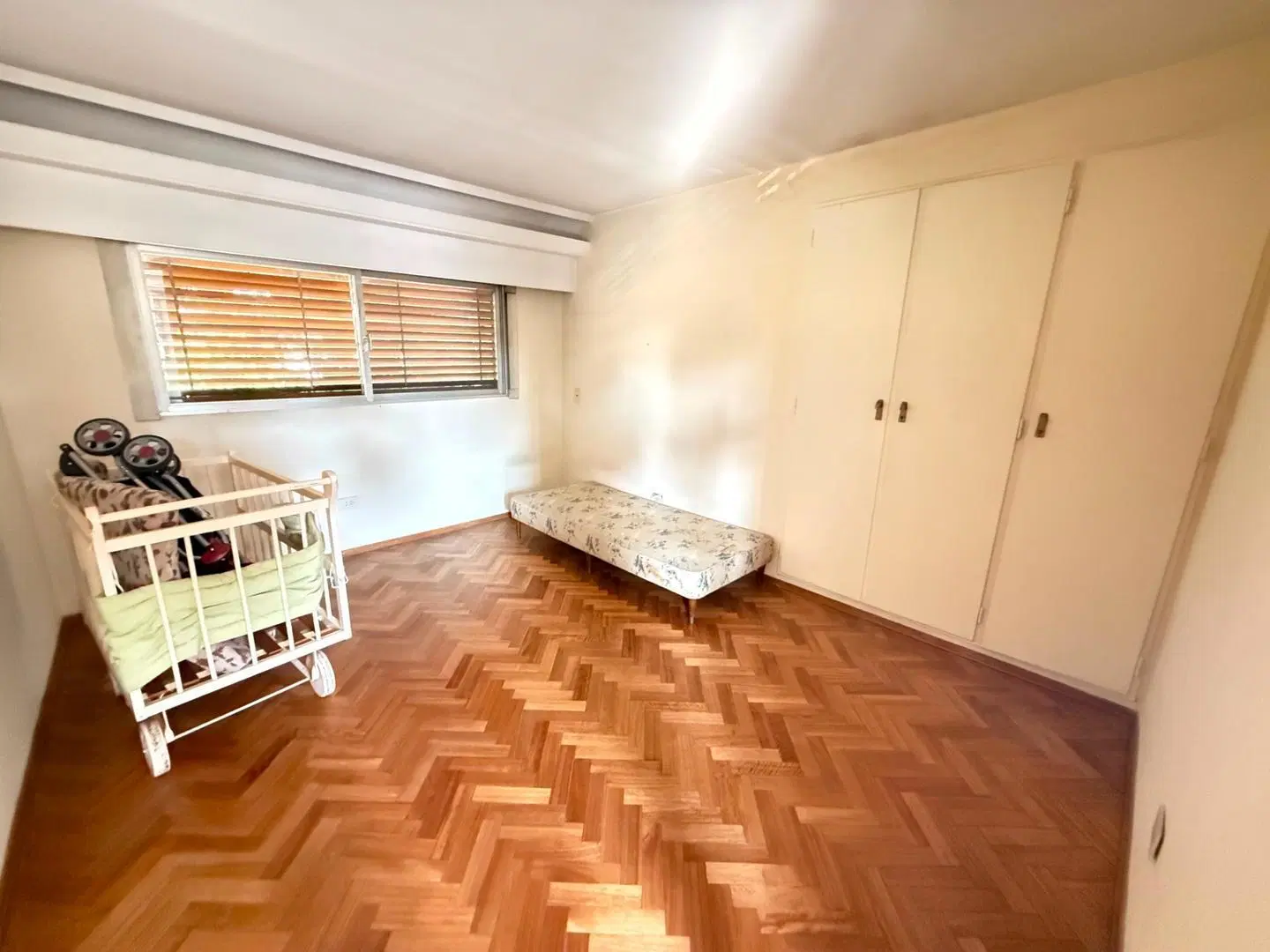 Casa de estilo en Martínez| 384m² | 4 dorm | Jardín y garaje 1