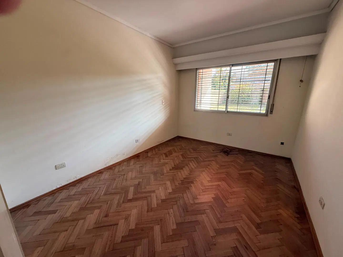 Casa de estilo en Martínez| 384m² | 4 dorm | Jardín y garaje 2