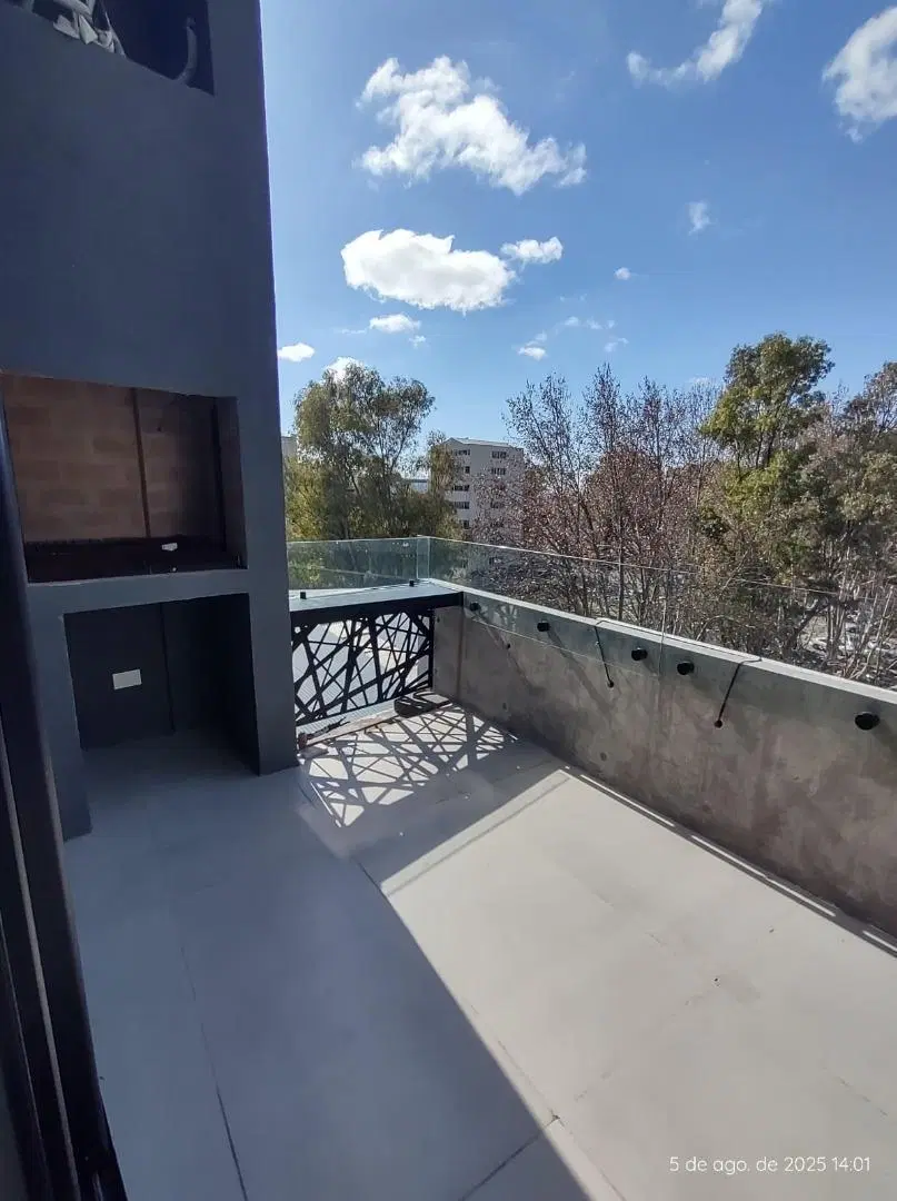 Dúplex a estrenar con terraza propia a metros del Río 5