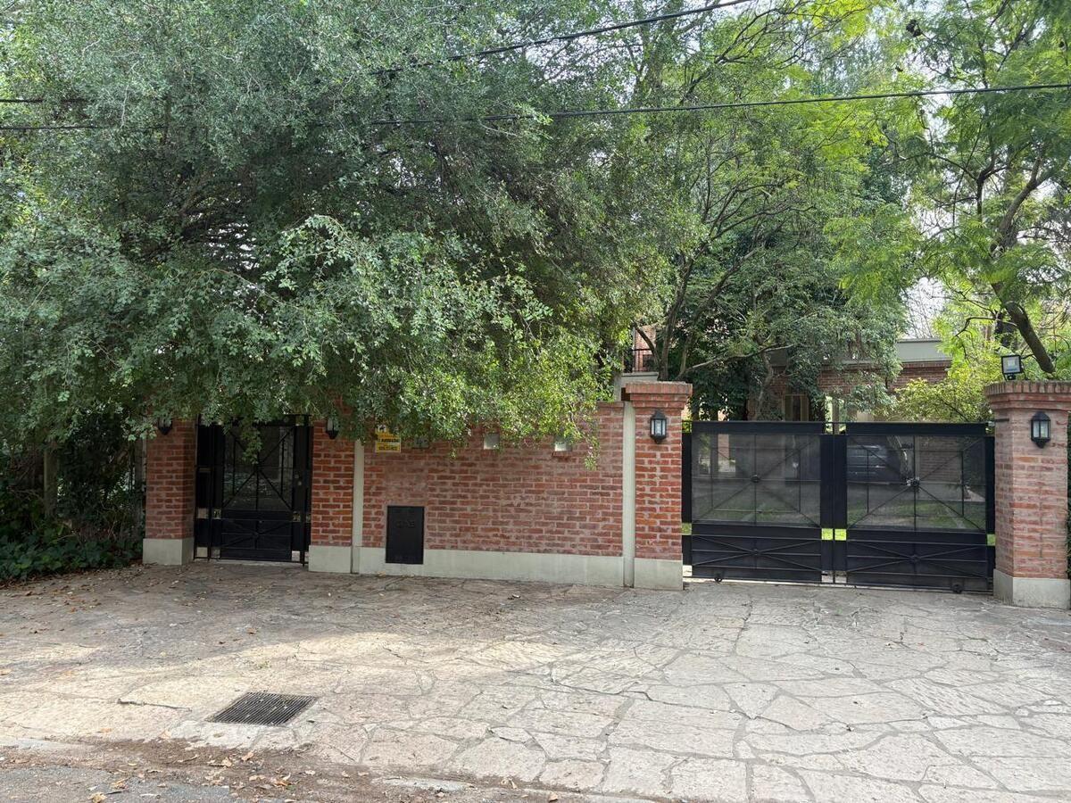 Casa 6 Ambientes En Venta / Parque Leloir