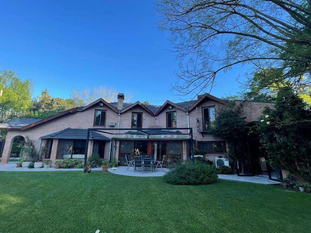 Venta De Casa 6 Ambientes En Parque Leloir