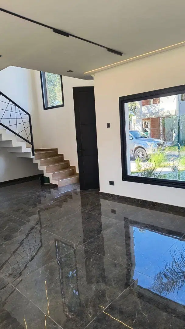 Venta de Casa minimalista en Parque Leloir, a estrenar 3