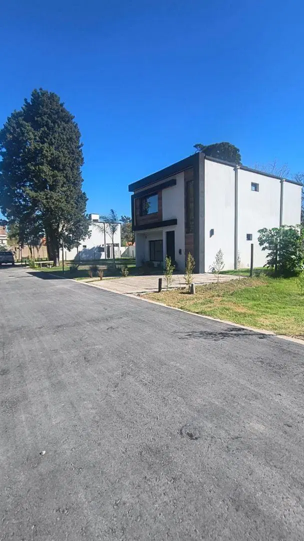 Venta de Casa minimalista en Parque Leloir, a estrenar 3
