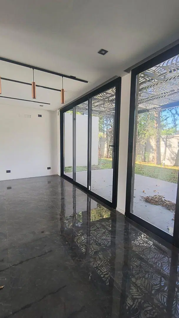 Venta de Casa minimalista en Parque Leloir, a estrenar 4