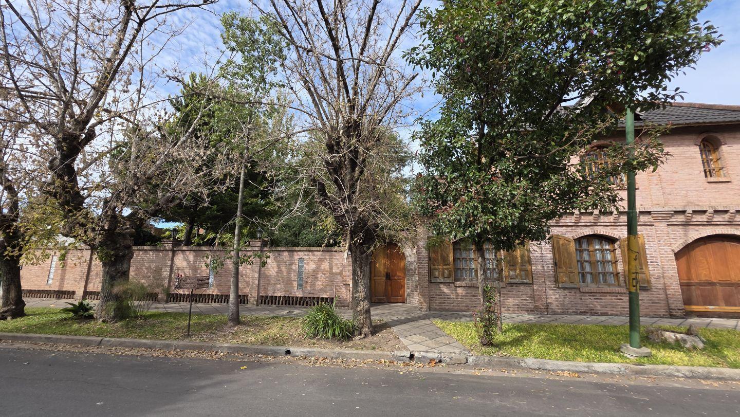 CASA 5 AMBIENTES ITUZAINGO NORTE ZONA PREMIUM