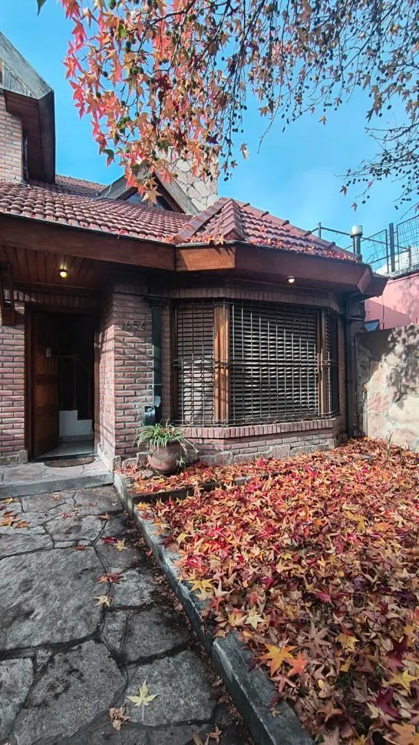VENTA CHALET 5 AMBIENTES-PILETA-PARQUE-ITUZAINGO NORTE 1