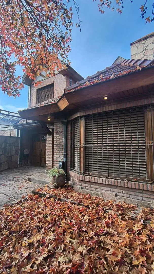 VENTA CHALET 5 AMBIENTES-PILETA-PARQUE-ITUZAINGO NORTE 2