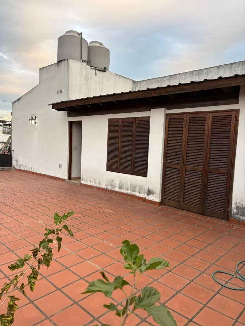 VENTA EN BLOCK - 3 LOCALES COMERCIALES + DEPTO 3 AMB 2