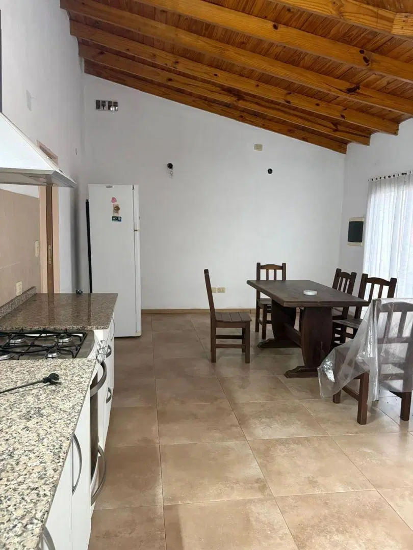 VENTA EN BLOCK - 3 LOCALES COMERCIALES + DEPTO 3 AMB 4