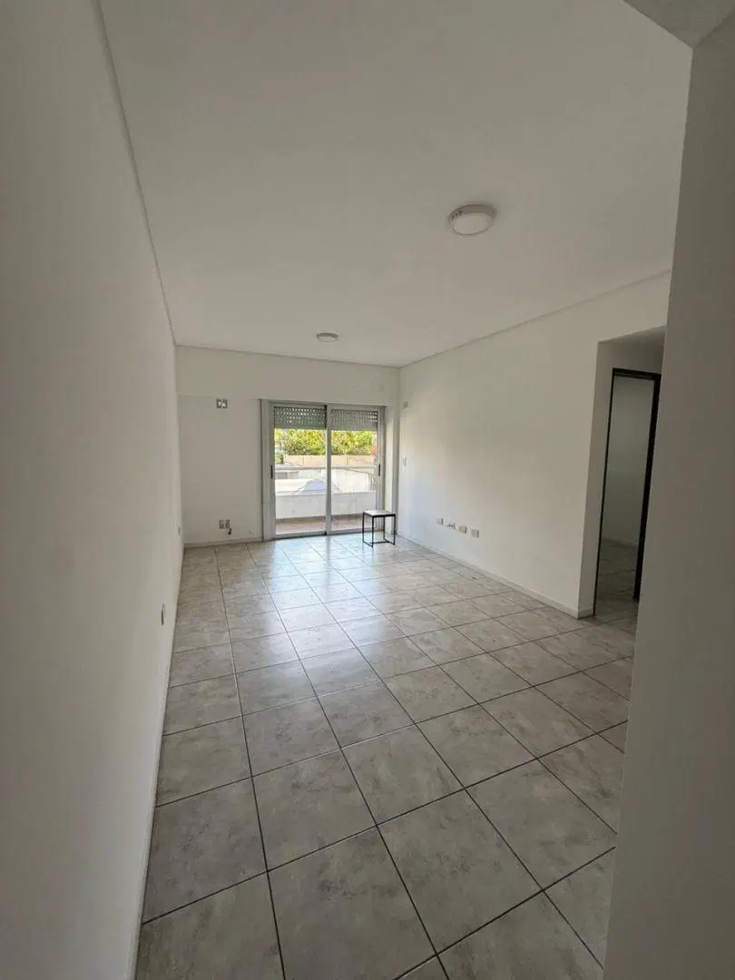 Alquiler de Departamento 2 Ambientes en Castelar, Morón 2