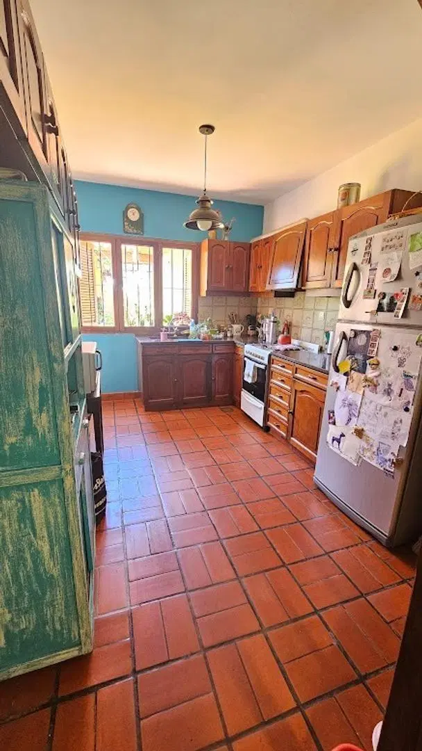 VENTA DE CASA 5 AMBIENTES EN CASTELAR NORTE 3