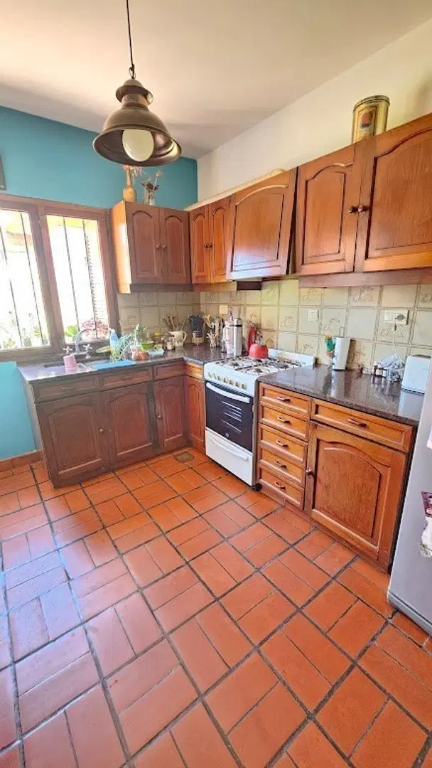 VENTA DE CASA 5 AMBIENTES EN CASTELAR NORTE 8