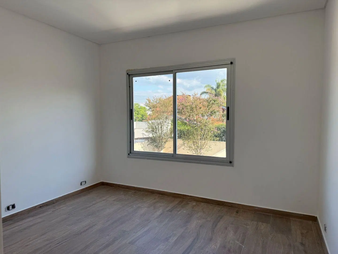 VENTA DE DUPLEX 4 AMBIENTES EN ITUZAINGO NORTE 8