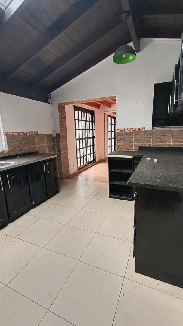 Venta de chalet 5 ambientes en Ituzaingo Norte 8