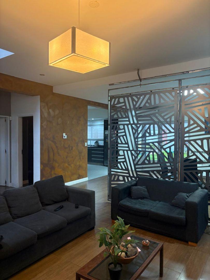 Foto de Casa de diseño minimalista con pileta climatizada, imagen 3