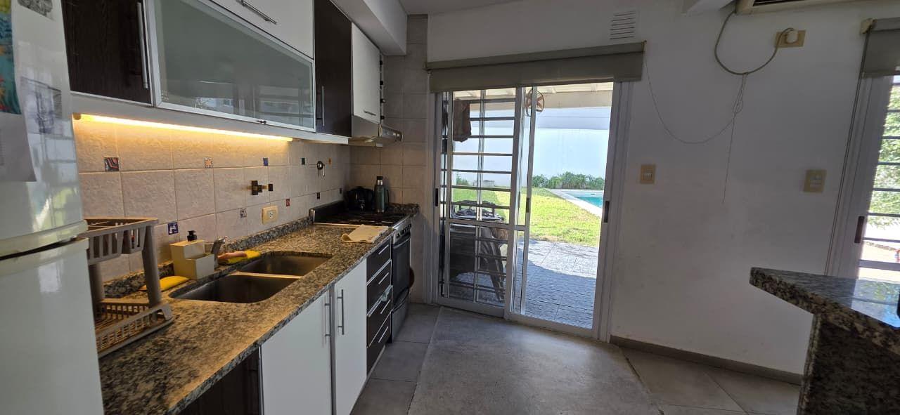 Foto de Alquiler de Casa 4 Ambientes en Castelar, Morón, imagen 1