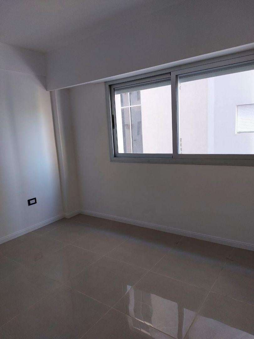 Foto de ALQUILER DE DEPARTAMENTO 2 AMBIENTES CON COCHERA - ITUZAINGO NORTE, imagen 4