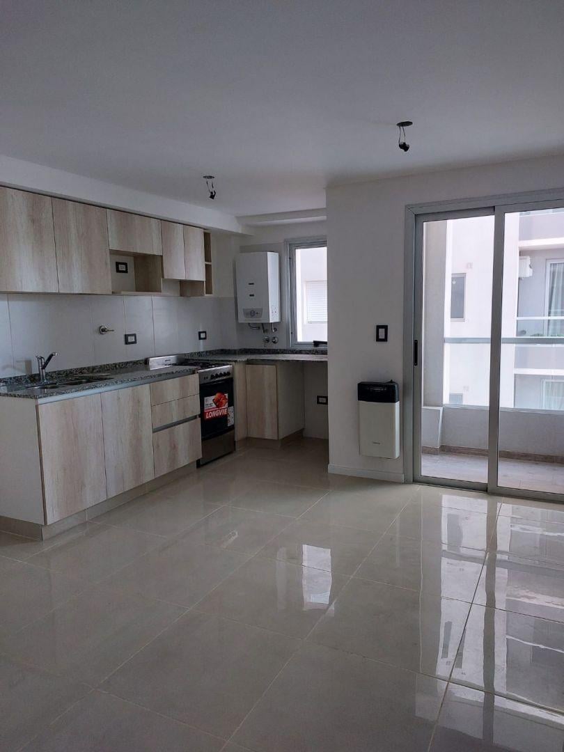 Foto de ALQUILER DE DEPARTAMENTO 2 AMBIENTES CON COCHERA - ITUZAINGO NORTE, imagen 5
